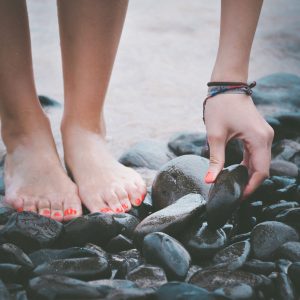 足の臭い対策まとめ。足を洗って靴と靴下の殺菌をしよう！