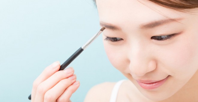 左右非対称?少なさ?眉毛の悩み解決方法!バランスの取れた美人眉を目指そう